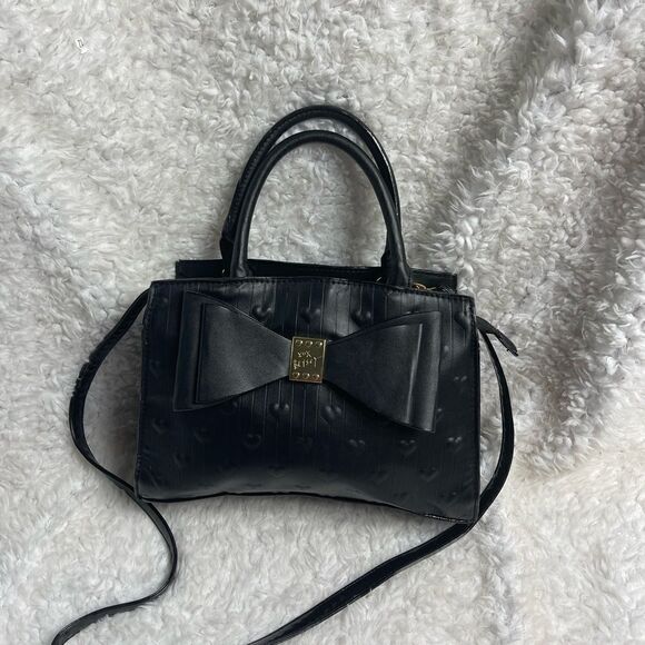 Betsey Johnson medium Satchel Black embossed hearts with large bow accent - Picture 3 of 12